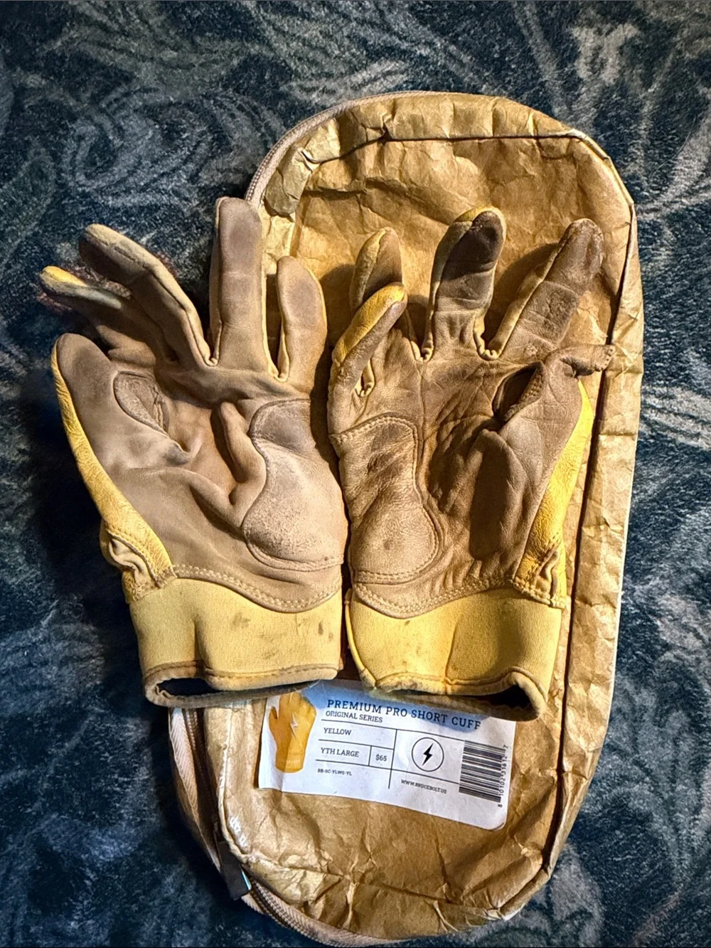 Bruce/Bolt Kids Yellow Batting Gloves - Short Cuff